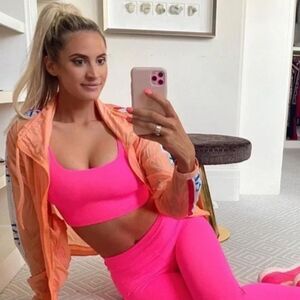 NWT IVL Collective Limited Edition Hot Pink Chi Chi Power Sports Bra Size 4